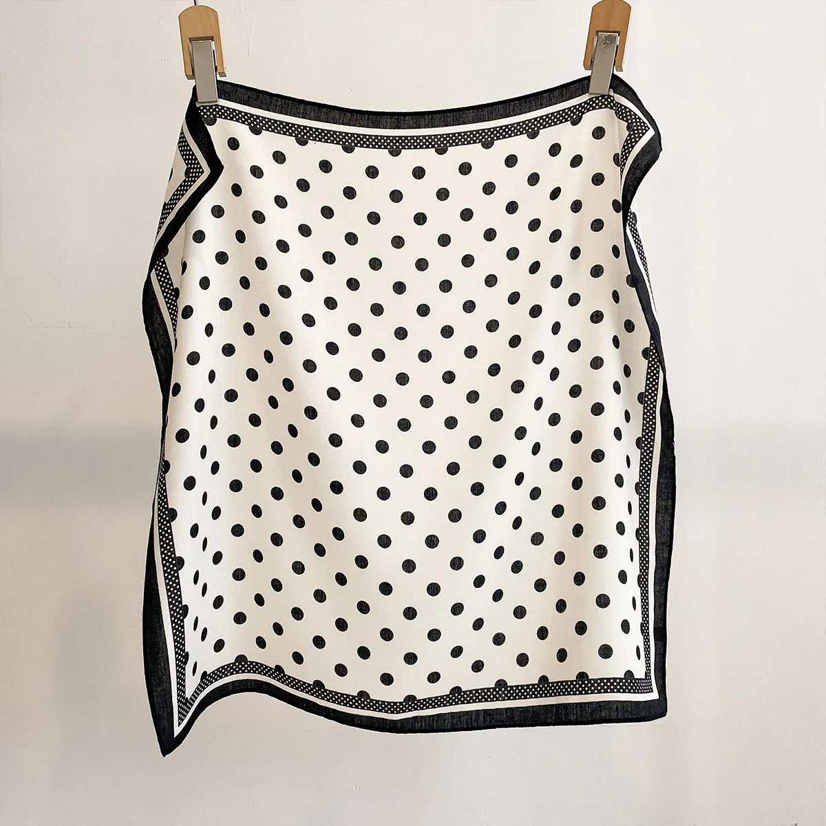 Luxury Polka Dot Printed Squar - Silk Neck Scarf reseña y precio