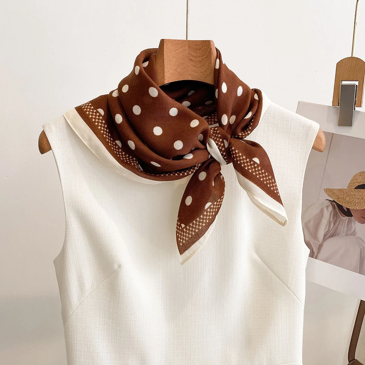 Luxury Polka Dot Printed Squar - Silk Neck Scarf reseña y precio