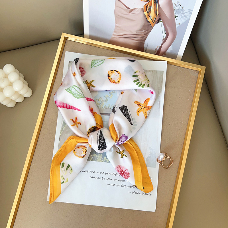 Women Silk Feeling Square Scar - Ascot Neck Scarf reseña y precio