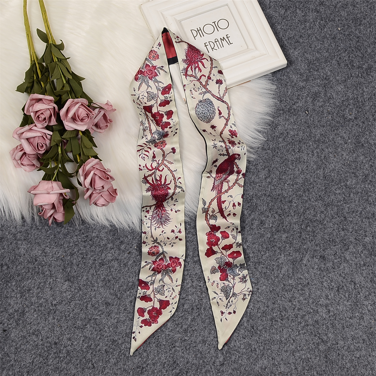 Flower Room Parrot Brand Scarf - Silk Neck Scarf reseña y precio