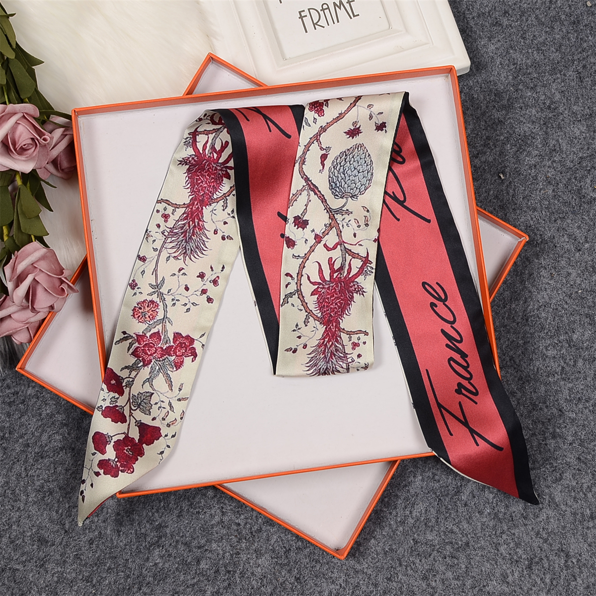 Flower Room Parrot Brand Scarf - Silk Neck Scarf reseña y precio