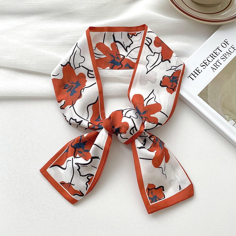 New luxury Brand Model Small S - Ascot Neck Scarf reseña y precio